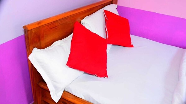 Standard Double Room | Free WiFi, bed sheets
