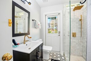 Shower, hair dryer, towels, soap - NEW! Family Friendly Pool Home! Near Downtown & Airport (San Antonio)