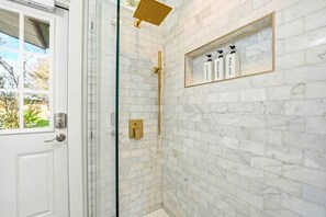 Shower, hair dryer, towels, soap - NEW! Family Friendly Pool Home! Near Downtown & Airport (San Antonio)