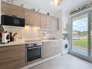 Fridge, oven, dishwasher, toaster - QUIBERON - 2-bedroom apartment - 75m² - Bay side (QUIBERON)