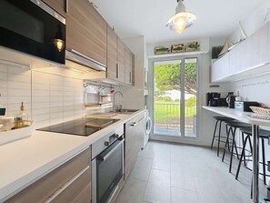 Fridge, oven, dishwasher, toaster - QUIBERON - 2-bedroom apartment - 75m² - Bay side (QUIBERON)