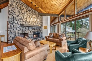 Télévision, cheminée