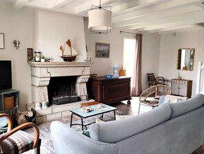 TV - House 5 rooms 8  people with garden 800 m from the beach (SARZEAU)