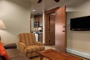 Living area - Quaint 3-bedroom condo in Breckenridge perfect for your getaway (Breckenridge)