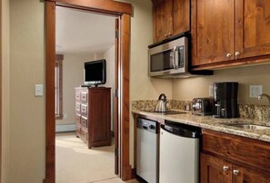 Private kitchen - Quaint 3-bedroom condo in Breckenridge perfect for your getaway (Breckenridge)