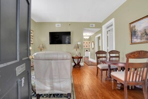 Interior - Newly Renovated Victorian APT, Steps from Forsyth Park (Savannah)