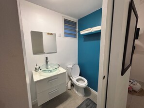 Towels, toilet paper - Bungalow Papillon Sainte-Anne, Guadeloupe (sainte Anne)