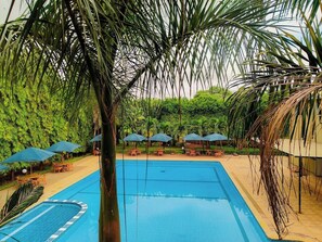 Outdoor pool - Palm Oasis Resort Garissa (Garissa)