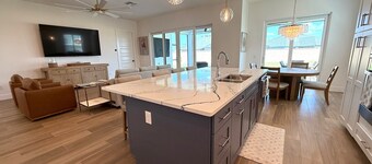 EASTPORT Retreat:  AMAZING 3br/2ba w/Golf Cart Included in The Villages Florida