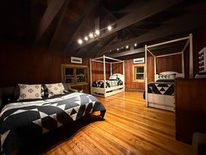 2 bedrooms, iron/ironing board, WiFi, bed sheets - The Lodge: Riverfront Log Home in Blue Ridge Mtns (Canton)