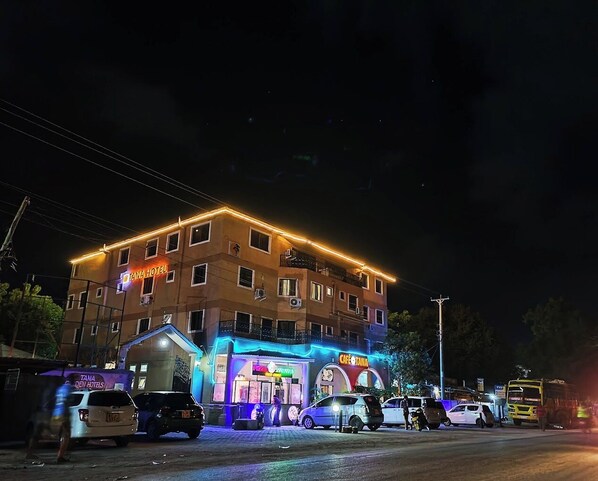 숙박 시설 정면