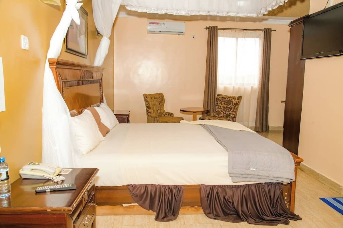 Standard Double Room | Free WiFi, bed sheets