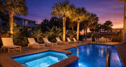 Condo Del Mar - Charming Fourplex w/ Heated Pool, Beach Equipment, Game Room, & Steps To The Beach