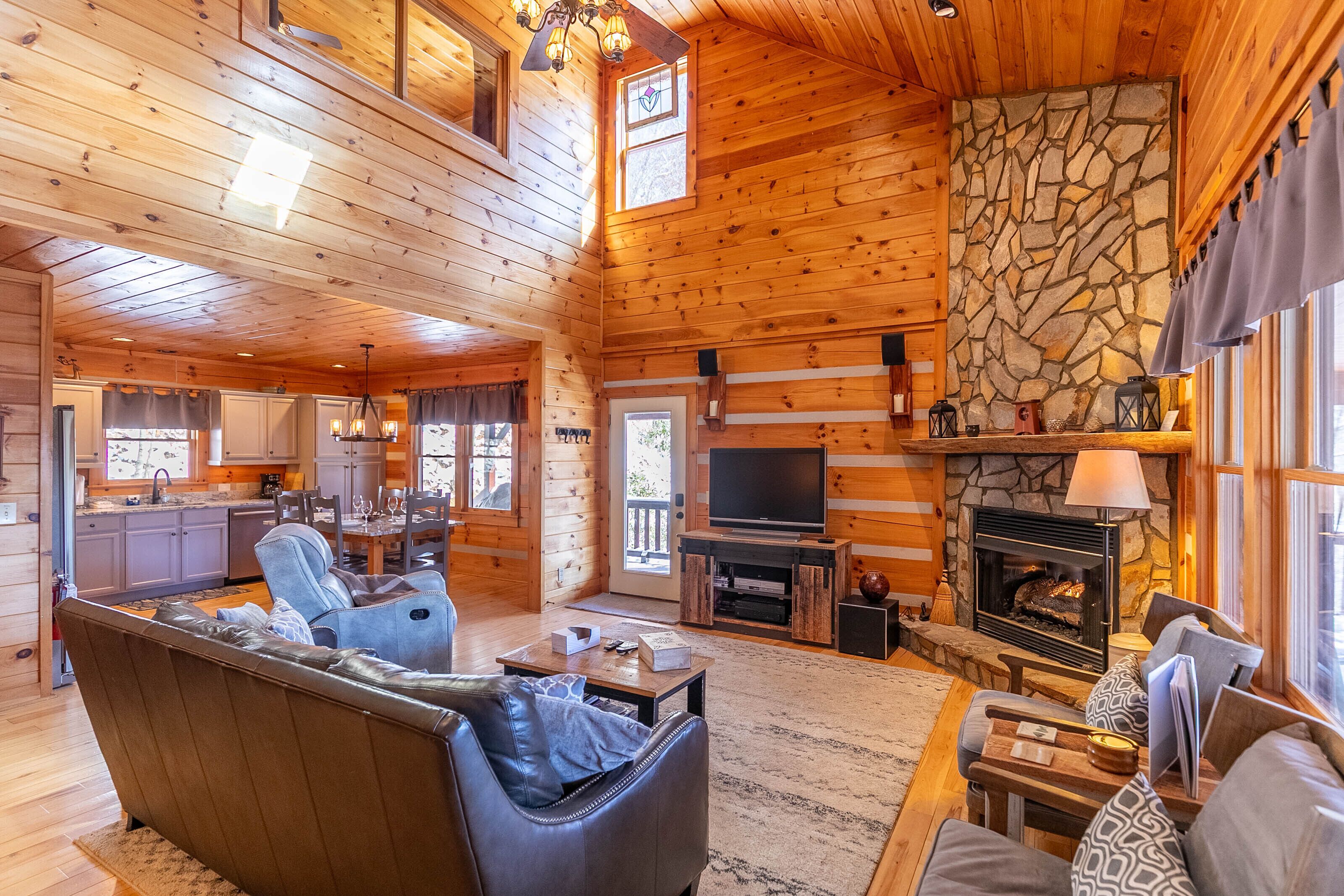 Smart-TV, Kamin, Tischfußball, Tischtennisplatte