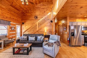 Smart TV, fireplace, table football, ping pong - About Time - Year Round Mtn Views | Game Room | Hot Tub | Near Boone & Blowing Rock (Vilas)