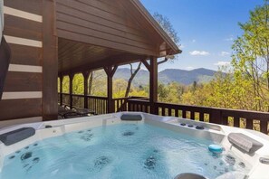 Outdoor spa tub - About Time - Year Round Mtn Views | Game Room | Hot Tub | Near Boone & Blowing Rock (Vilas)