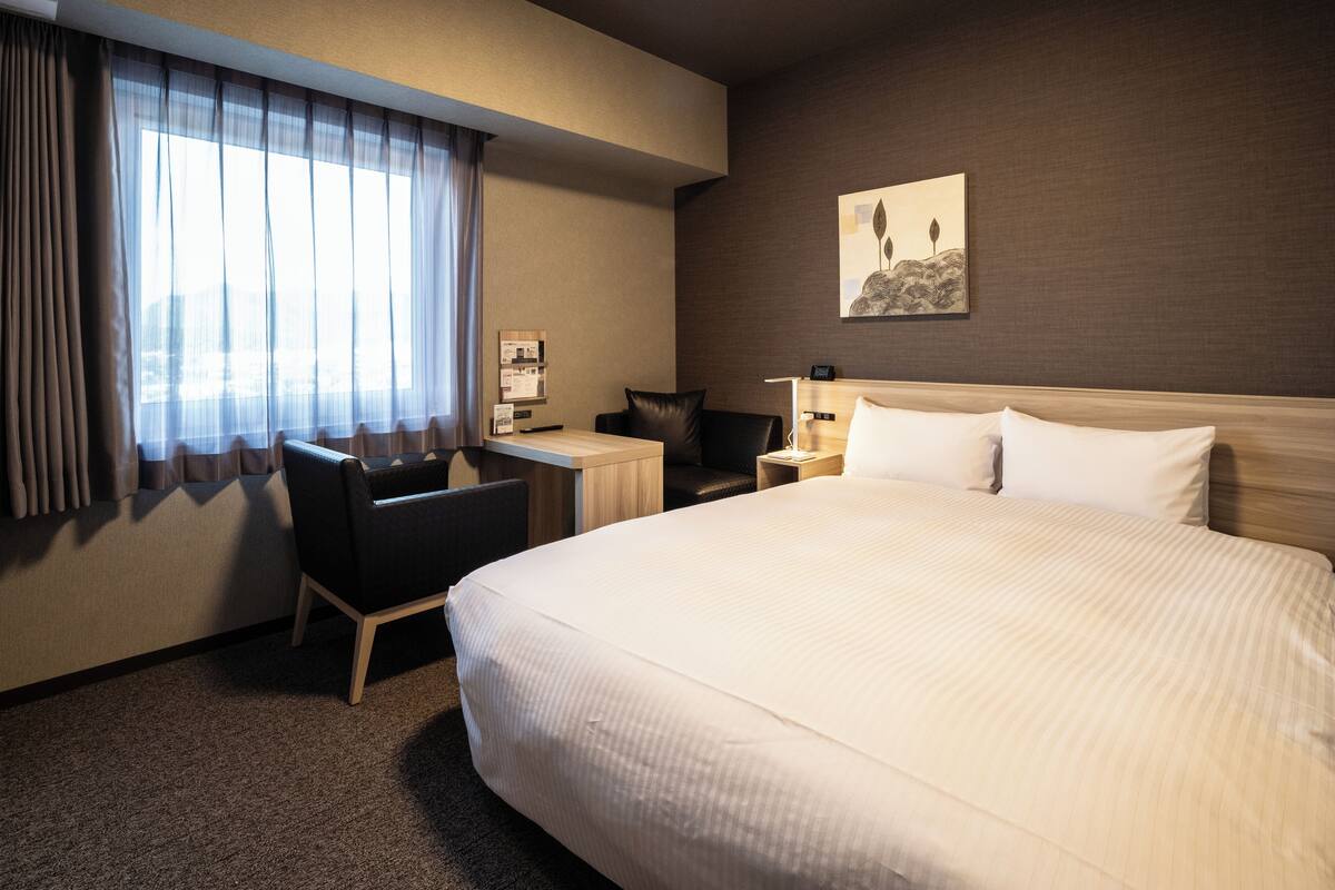 Double Room, Non Smoking | Desk, laptop workspace, iron/ironing board, free WiFi