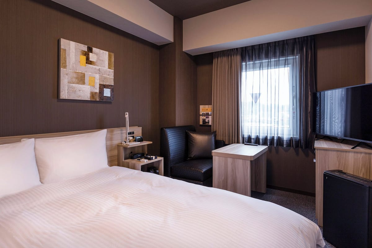 Room, Non Smoking | Desk, laptop workspace, iron/ironing board, free WiFi