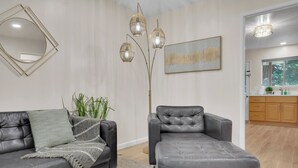 A modern living room with a leather sofa, a leather armchair, a wooden coffee table, and a floor lamp. - 2bed Apartment just 3 blocks from Downtown Martinez and Jobs (Martinez)