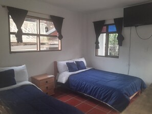 Quarto duplo clássico, sacada, vista para o jardim | Wi-Fi de cortesia
