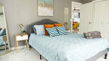 Iron/ironing board, WiFi, bed sheets