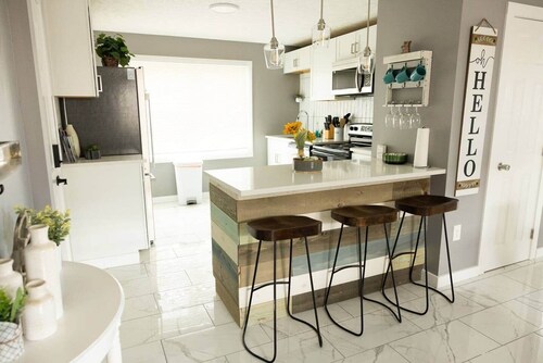 A place to  get away with a nice  view by the lake.