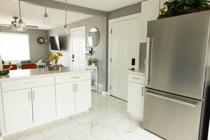 Interior - A place to  get away with a nice  view by the lake. (Lorain)