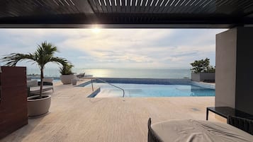 3 albercas al aire libre