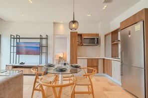 Deluxe Apartment, Sea View, Tower | Dining room - LUX 1 BDR OCEAN VIEW 1 BLOCK TO BEACH (Playa del Carmen)