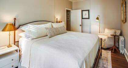 Private Suite with King Bed, Steps from Park Ave and East Ave!