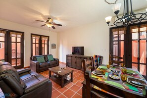 Smart TV - Welcome to Casa Sonrisas, a charming and peaceful retreat (Loreto)