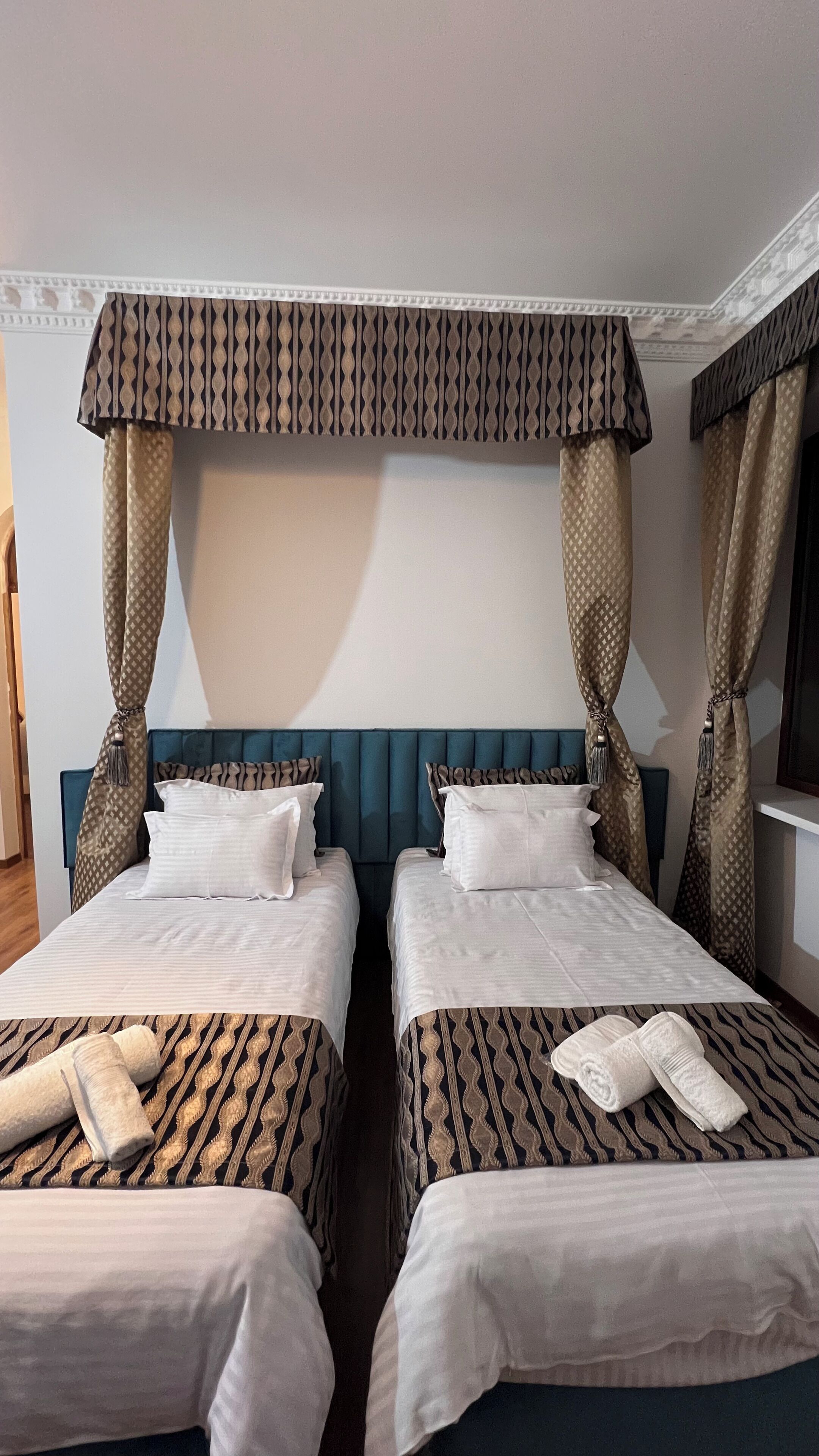 標準雙床房, 山景 | 書桌、手提電腦工作空間、遮光窗簾/窗簾、免費 Wi-Fi