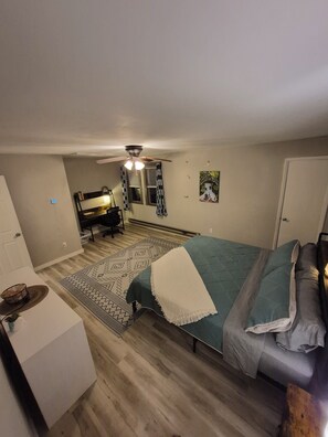 3 bedrooms, desk, travel cot, free WiFi