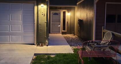 Clean, spacious & private 3-bed townhome