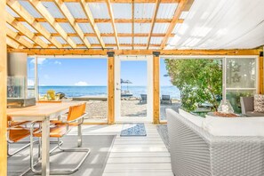Dining - Lake Simcoe Luxury Cottage | Sauna + Hot Tub (Brechin)