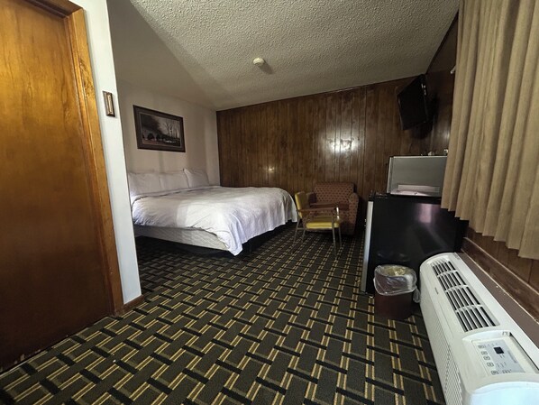 Escritorio, wifi gratis y ropa de cama 