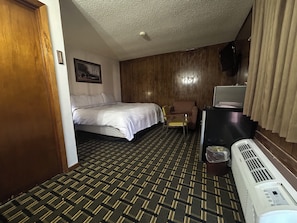 Desk, free WiFi, bed sheets - Big 12 Motel Broken Bow Ne (Broken Bow)
