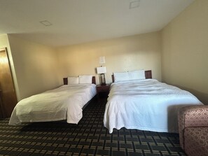 Habitación, 2 camas Queen size, para no fumadores | Escritorio, wifi gratis y ropa de cama 