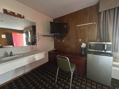 Big 12 Motel Broken Bow Ne