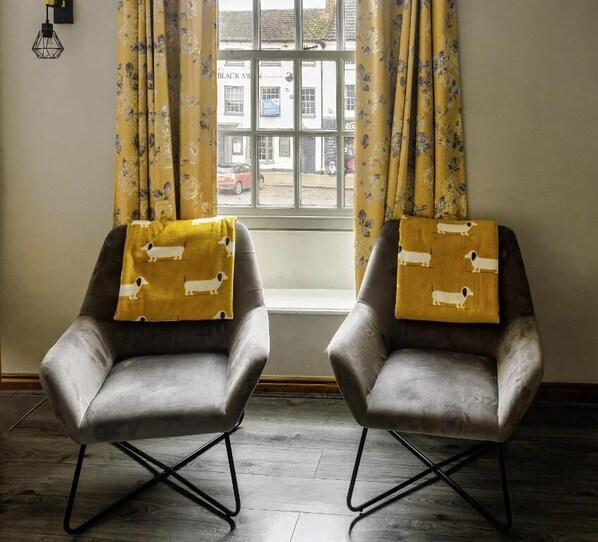 Standard King Room | Free WiFi, bed sheets