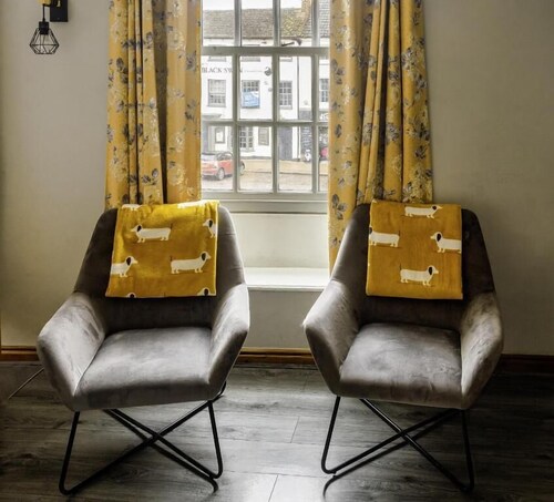 OYO White Bear Hotel