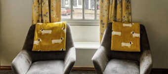 OYO White Bear Hotel