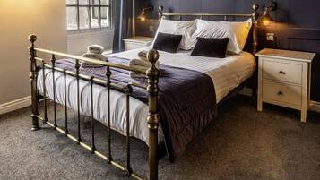 Superior Double King room | Free WiFi, bed sheets