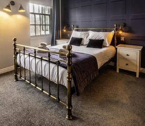 Superior Double King room | Free WiFi, bed sheets