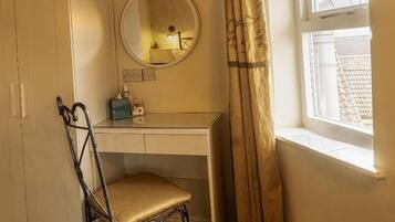 Deluxe Double or Twin Room | Free WiFi, bed sheets