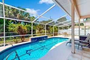 Pool - Stunning Sebastian Stay — Near Beach with Private Pool & BBQ Grill! 🌺 (Sebastian)