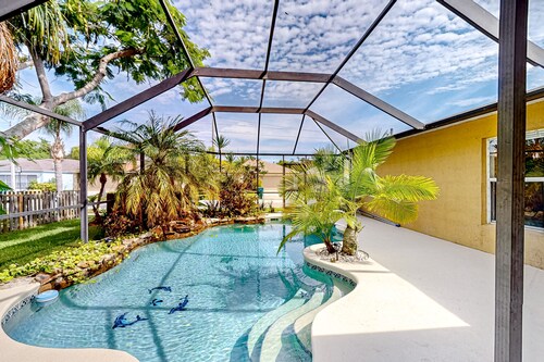 Charming Melbourne Home — Private Pool & Screened Lanai, Central Location 🌴