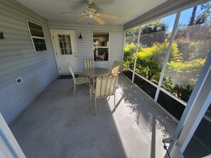 Outdoor dining - Beautiful 3-bedroom house with AC in charming The Villages (The Villages)