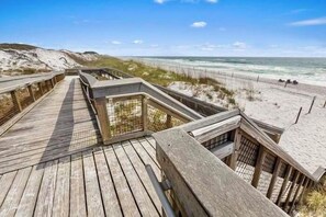 Beach - Gorgeous 30A Home in Prominence with Golf Cart + Bikes (Santa Rosa Beach)
