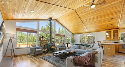 Lake & Riverfront 21-Acre Lodge